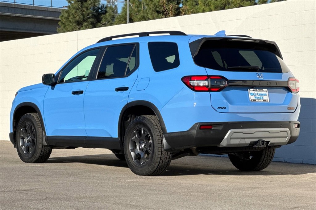Certified 2024 Honda Pilot TrailSport image 3