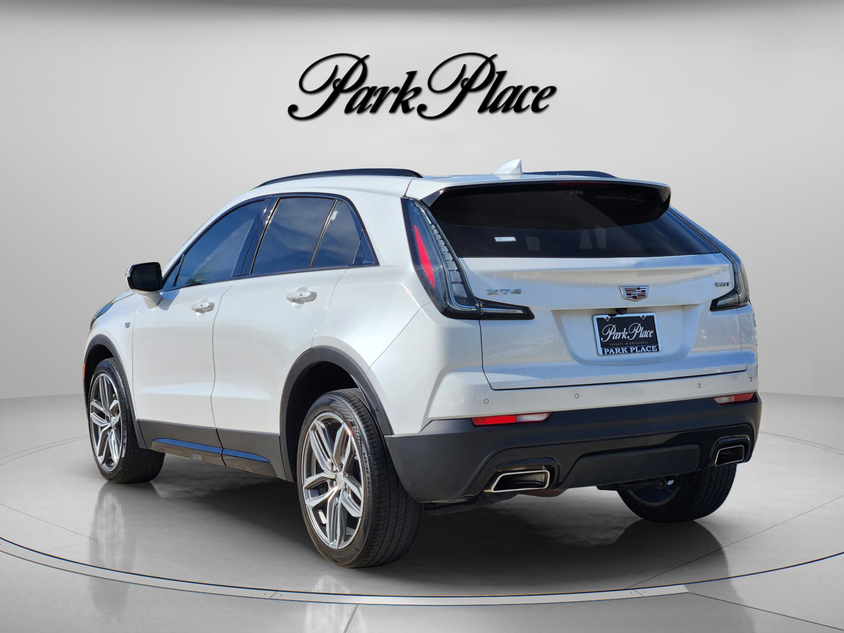 Used 2022 Cadillac XT4 Sport w/ Enhanced Visibility Package image 3