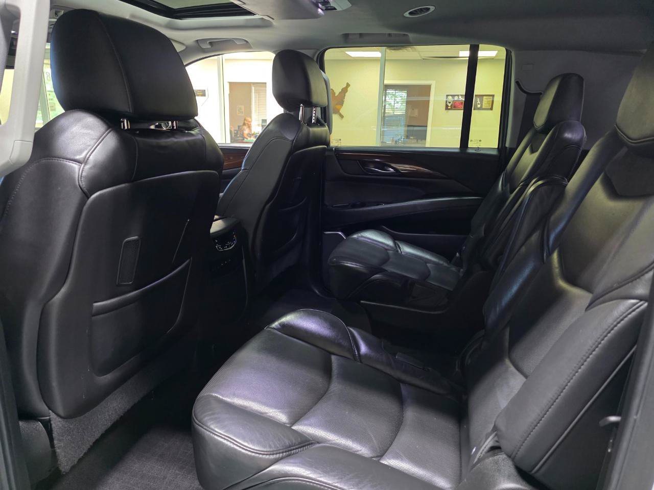 Used 2020 Cadillac Escalade ESV Luxury AWD/4WD image 19