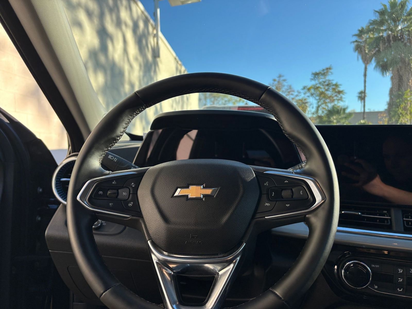 Used 2025 Chevrolet Trax LT w/ LT Convenience Package image 34