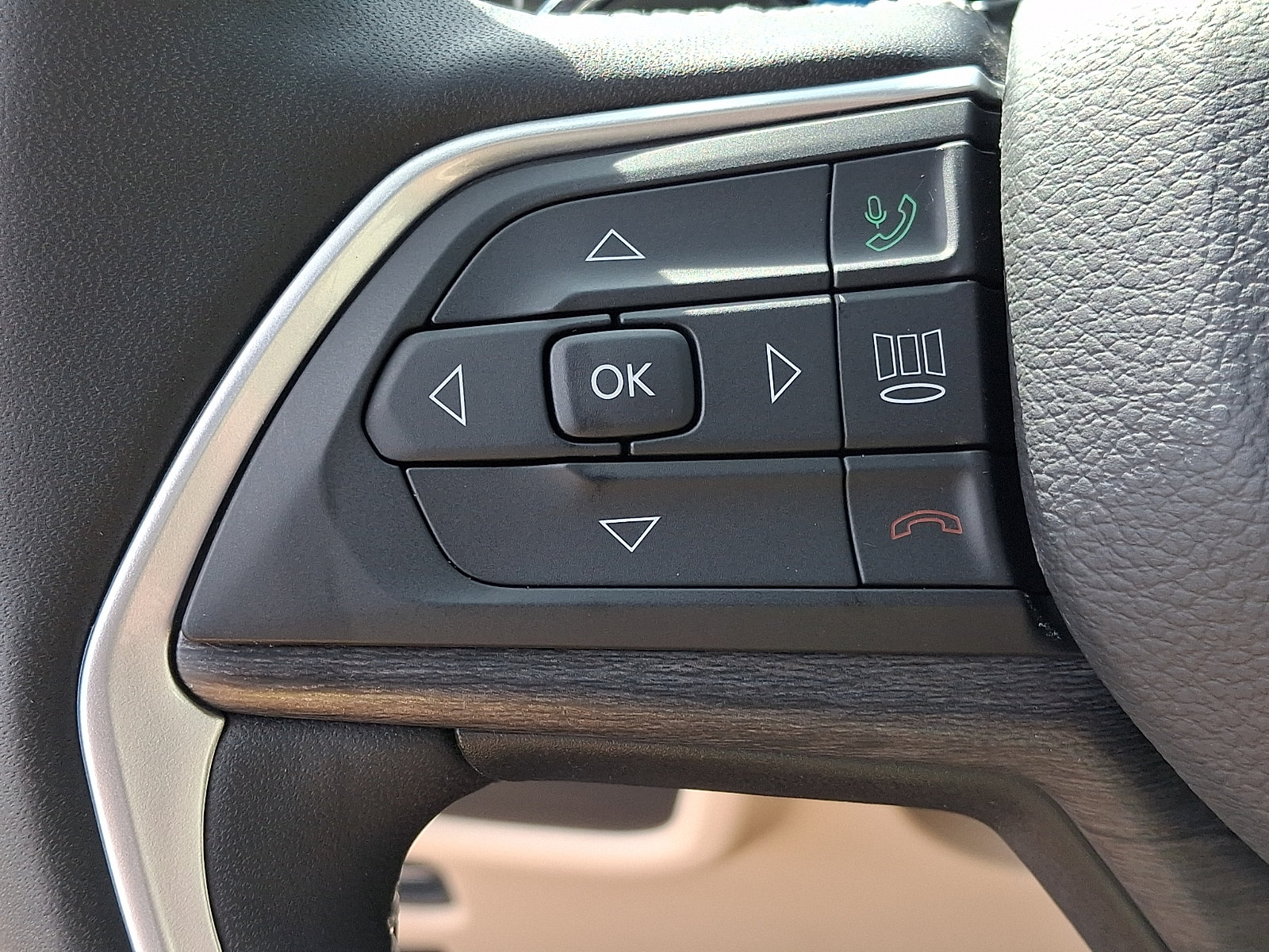 Used 2025 Jeep Grand Cherokee Limited AWD/4WD image 20