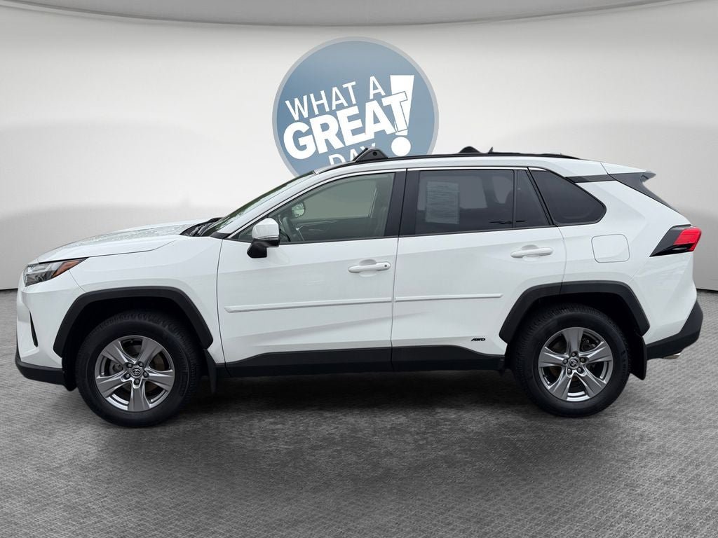 Used 2022 Toyota RAV4 XLE w/ Convenience Package AWD/4WD image 7