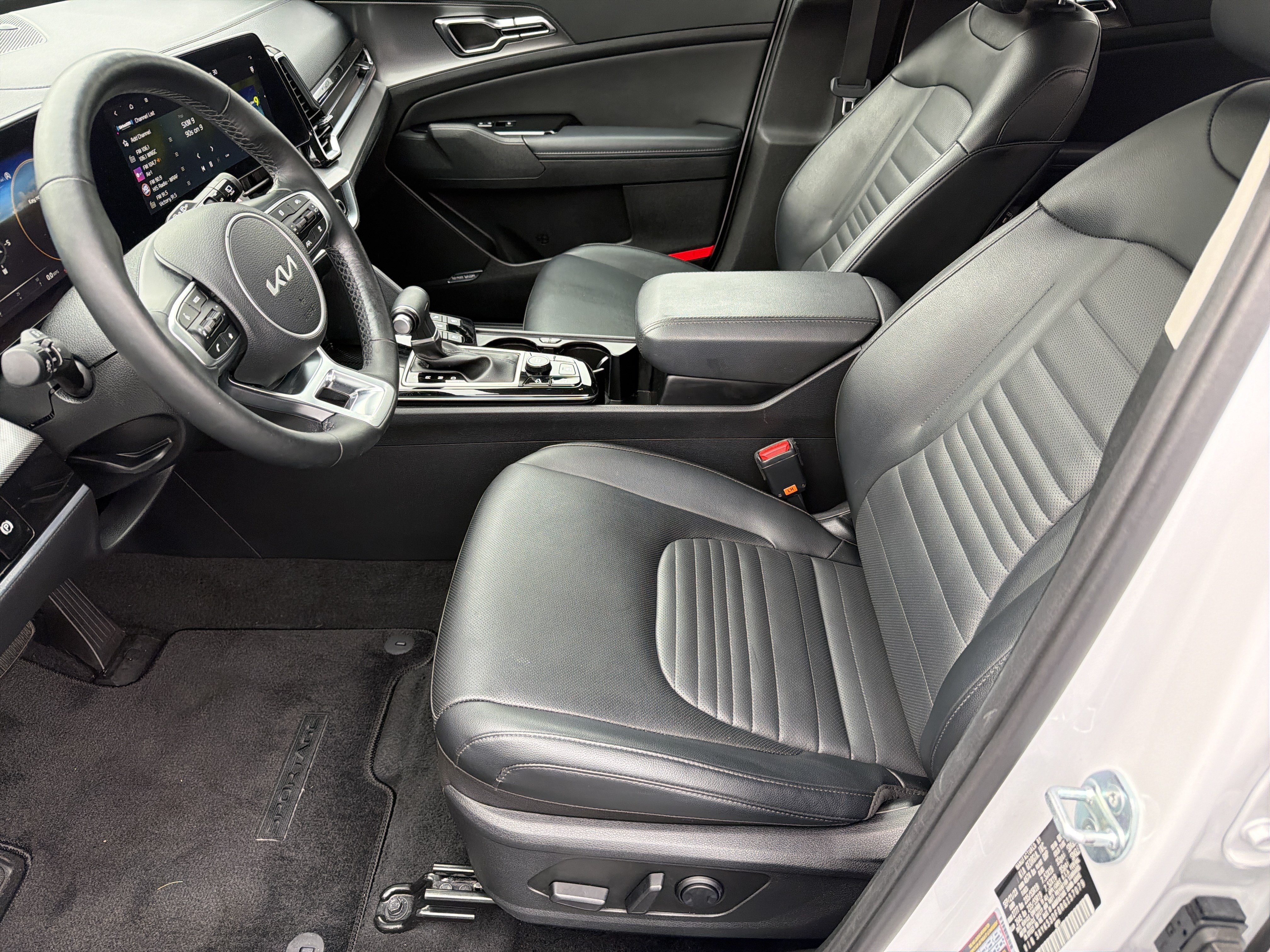 Used 2024 Kia Sportage SX FWD image 2