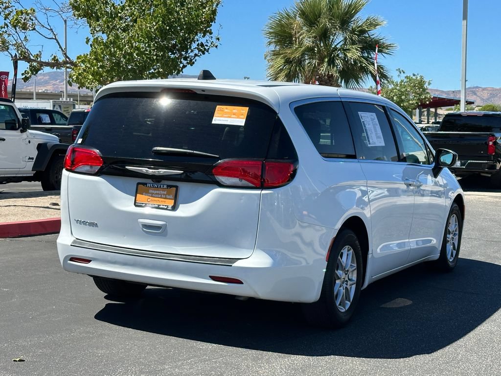 Certified 2024 Chrysler Voyager LX FWD image 9