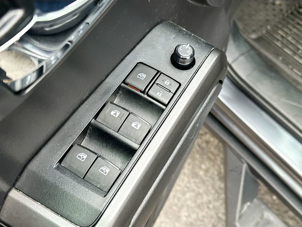 Used 2023 Toyota Tacoma TRD Sport w/ Technology Package image 17