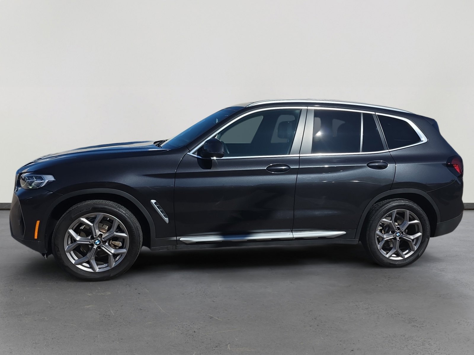 Used 2022 BMW X3 xDrive30i w/ Premium Package image 2