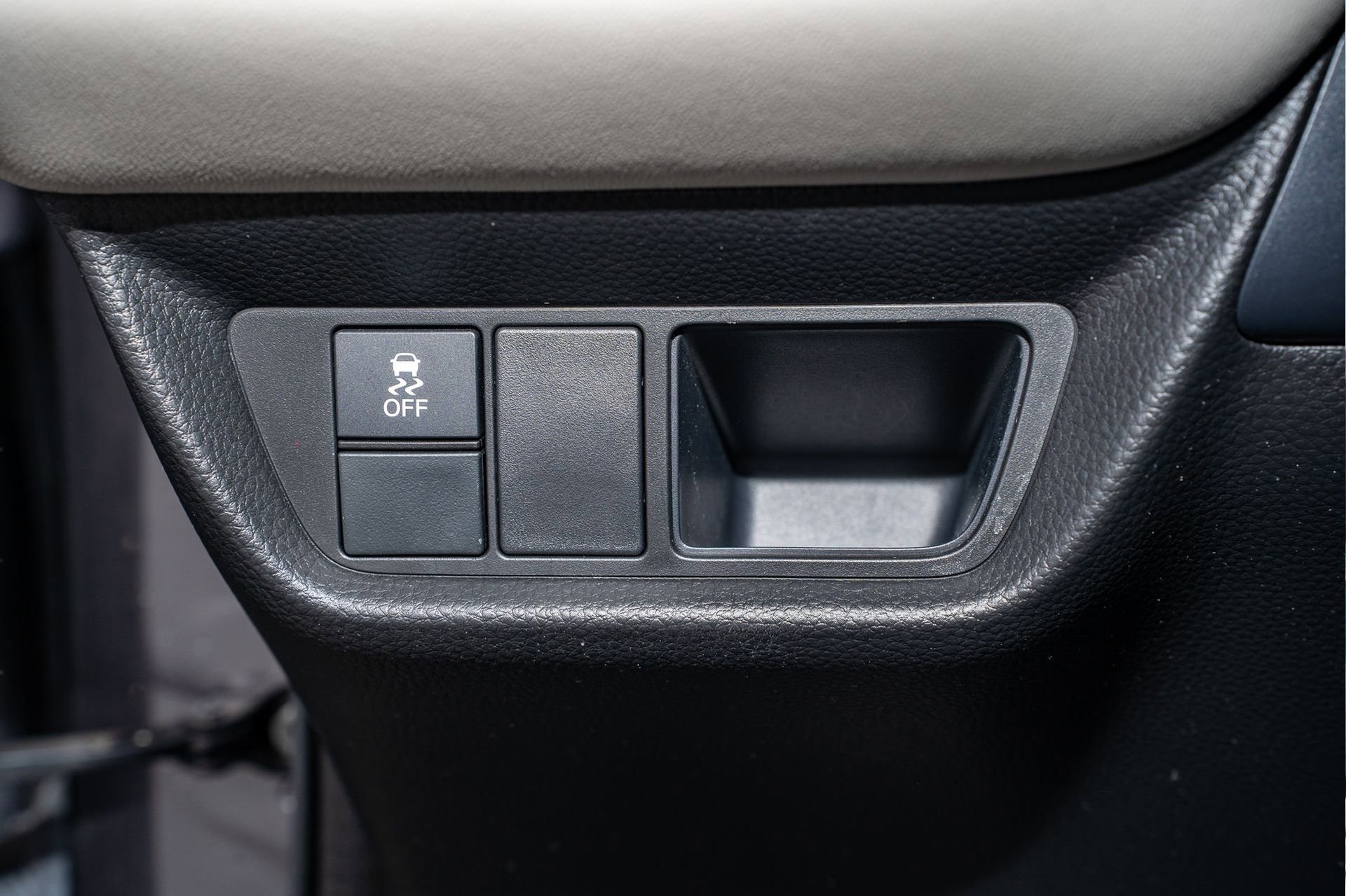 Certified 2023 Honda HR-V LX image 28