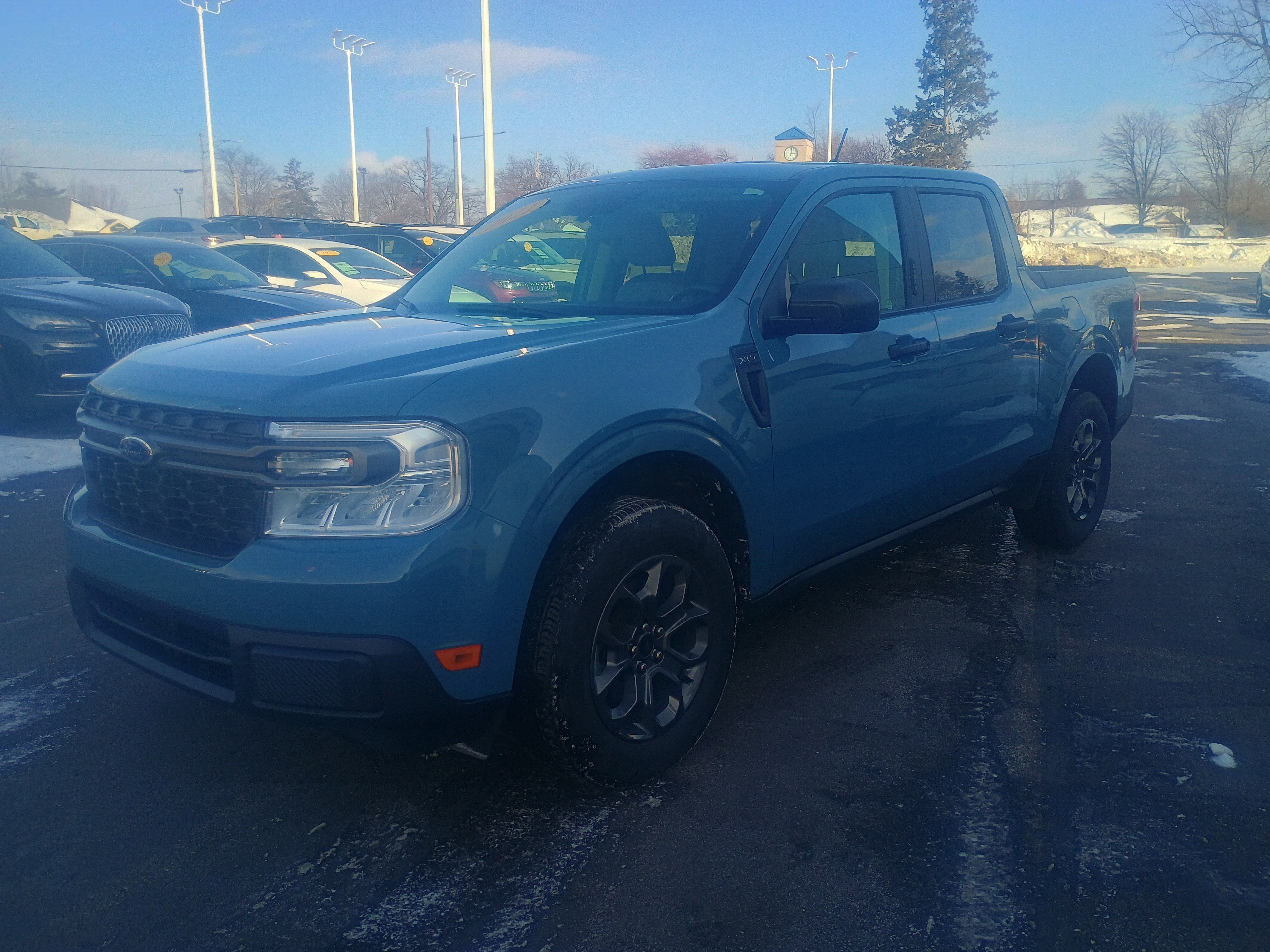 Used 2022 Ford Maverick XLT image 3