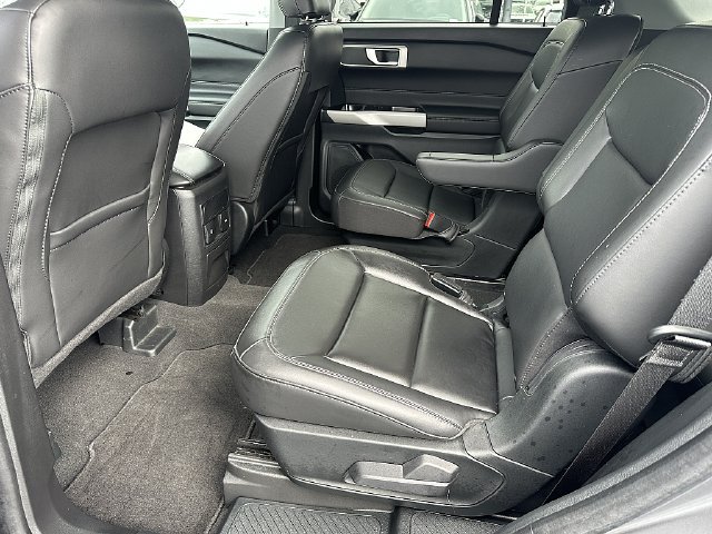 Used 2023 Ford Explorer XLT w/ Equipment Group 202A AWD/4WD image 18