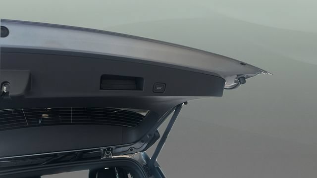 New 2027 Chevrolet Traverse LT w/ Sun and Wheel Package FWD image 19