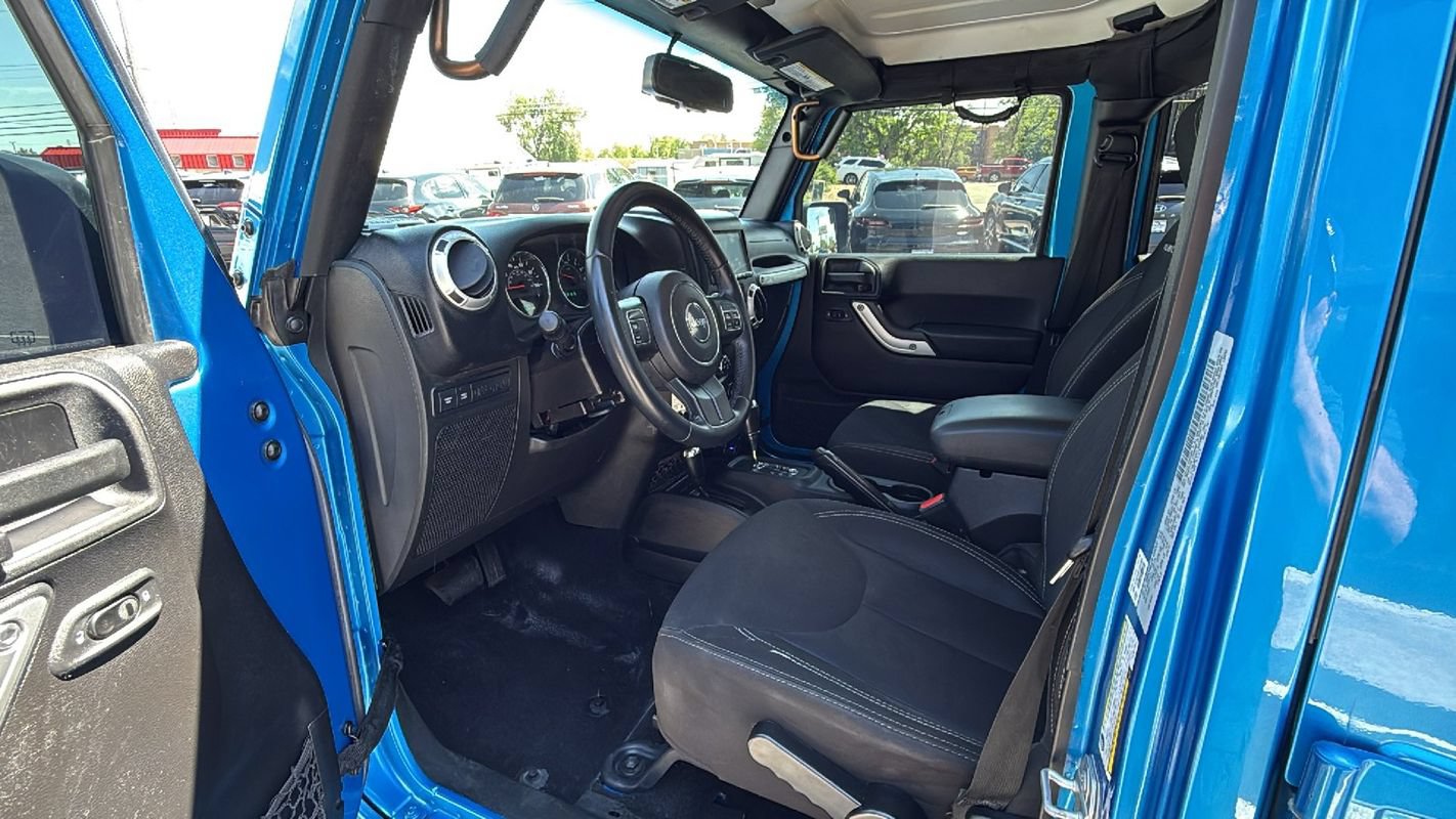 Used 2015 Jeep Wrangler Unlimited Rubicon AWD/4WD image 10