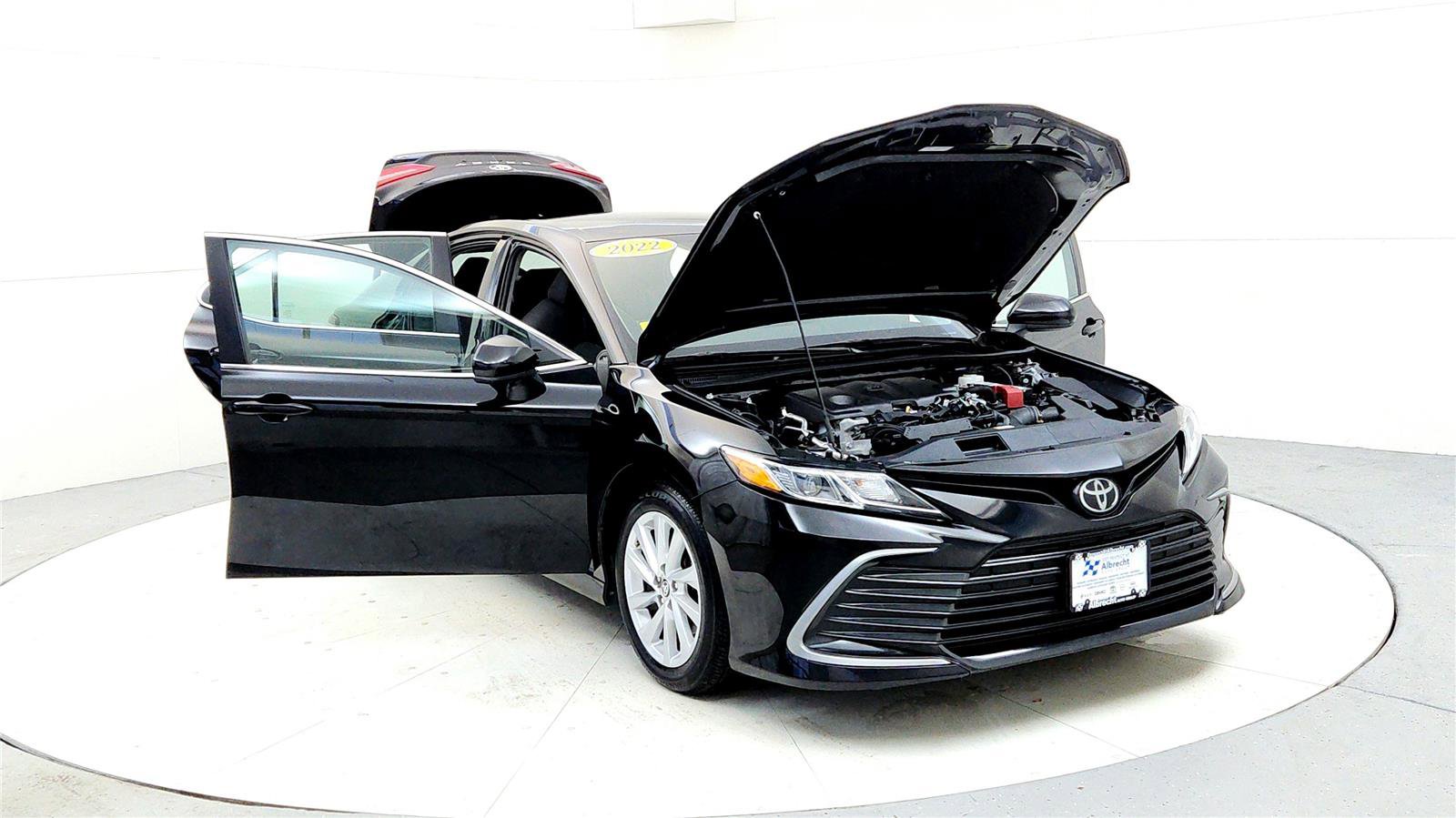 Used 2022 Toyota Camry LE image 9