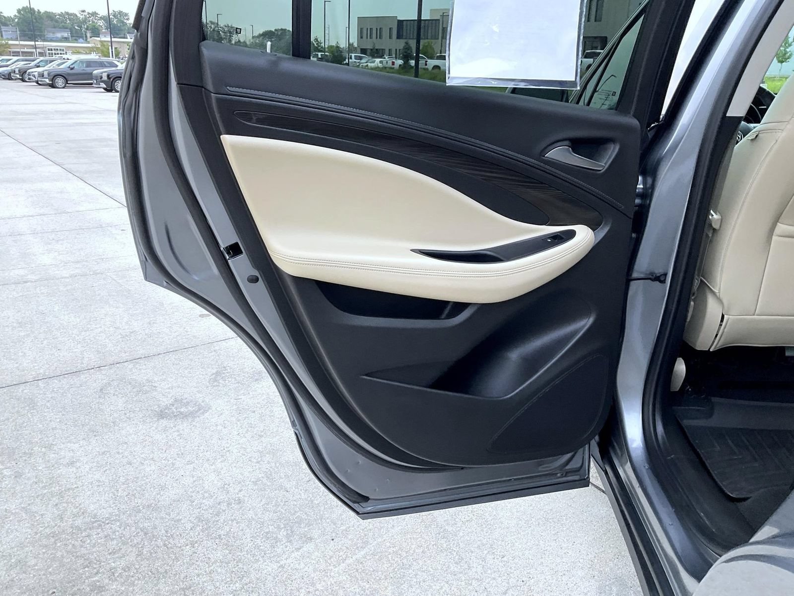 Used 2020 Buick Envision Essence FWD image 18