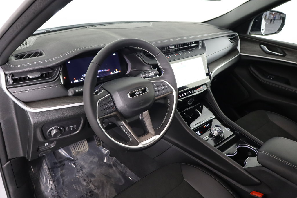 New 2026 Jeep Grand Cherokee Altitude AWD/4WD image 27