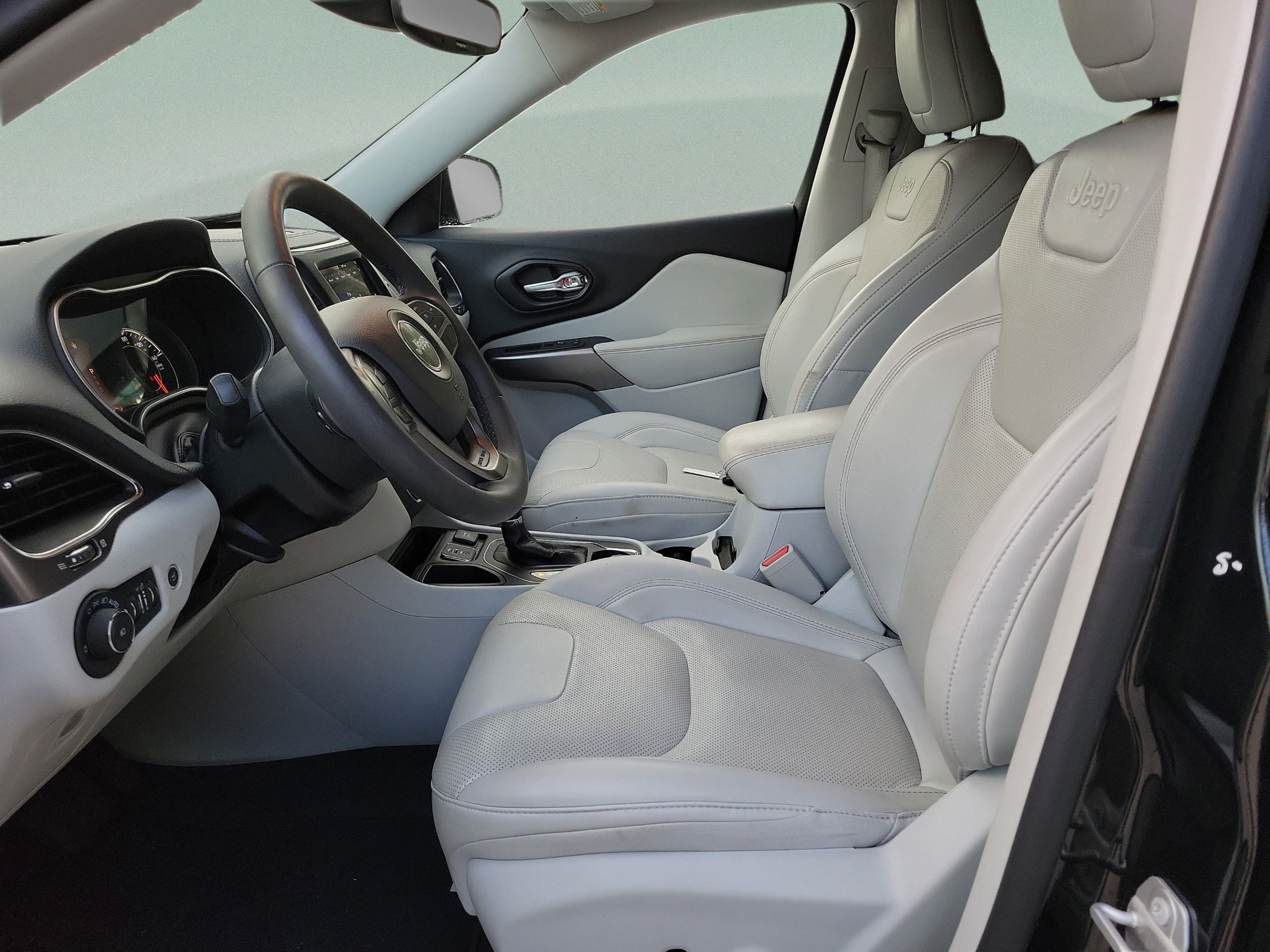 Certified 2022 Jeep Cherokee Latitude Lux w/ Sun & Sound Group FWD image 15