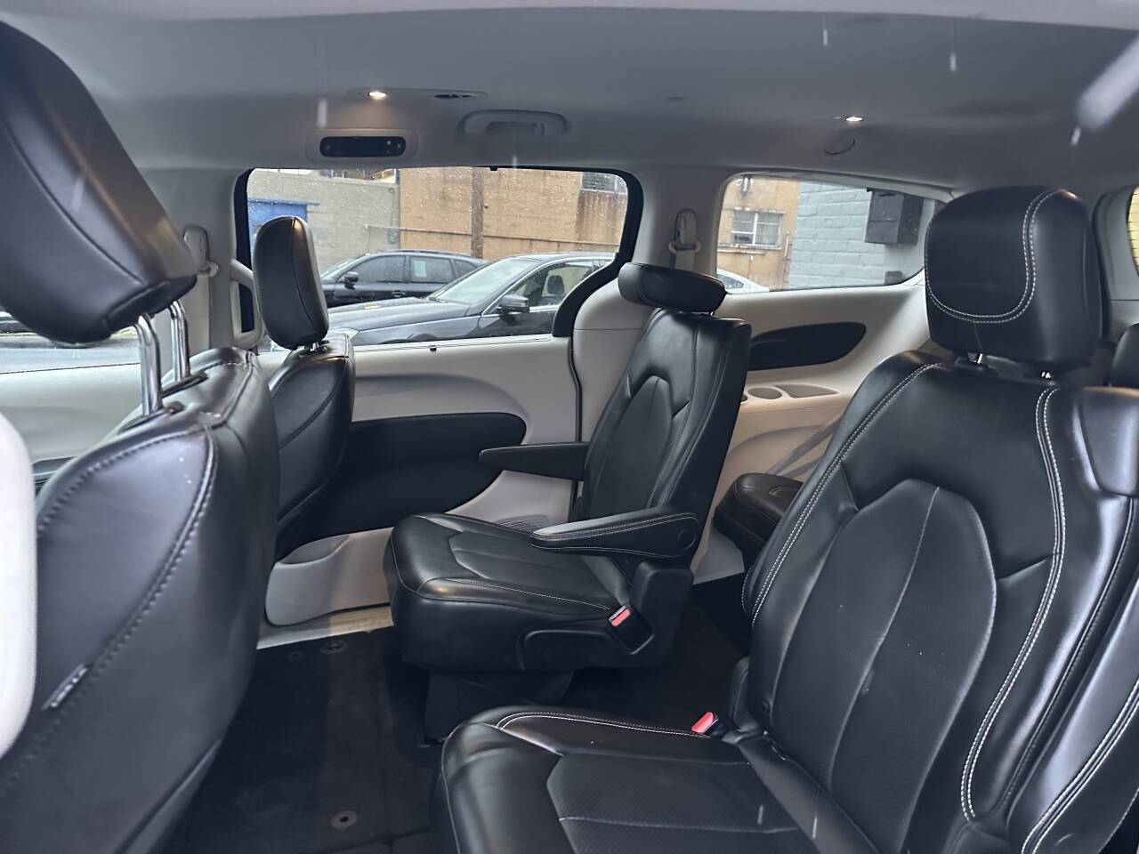Used 2020 Chrysler Voyager Lxi FWD image 21