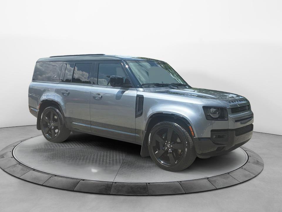 Used 2024 Land Rover Defender 130 X-Dynamic SE AWD/4WD image 3