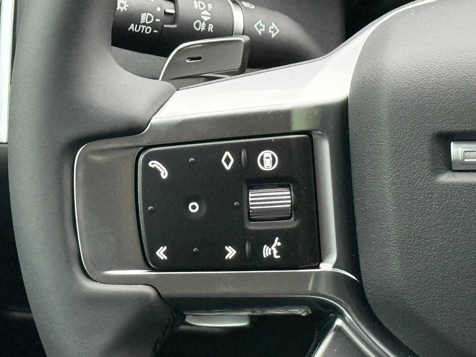 New 2026 Land Rover Discovery S AWD/4WD image 37