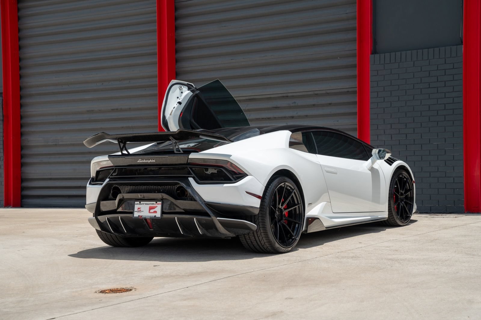 Used 2015 Lamborghini Huracan LP 610-4 AWD/4WD image 3