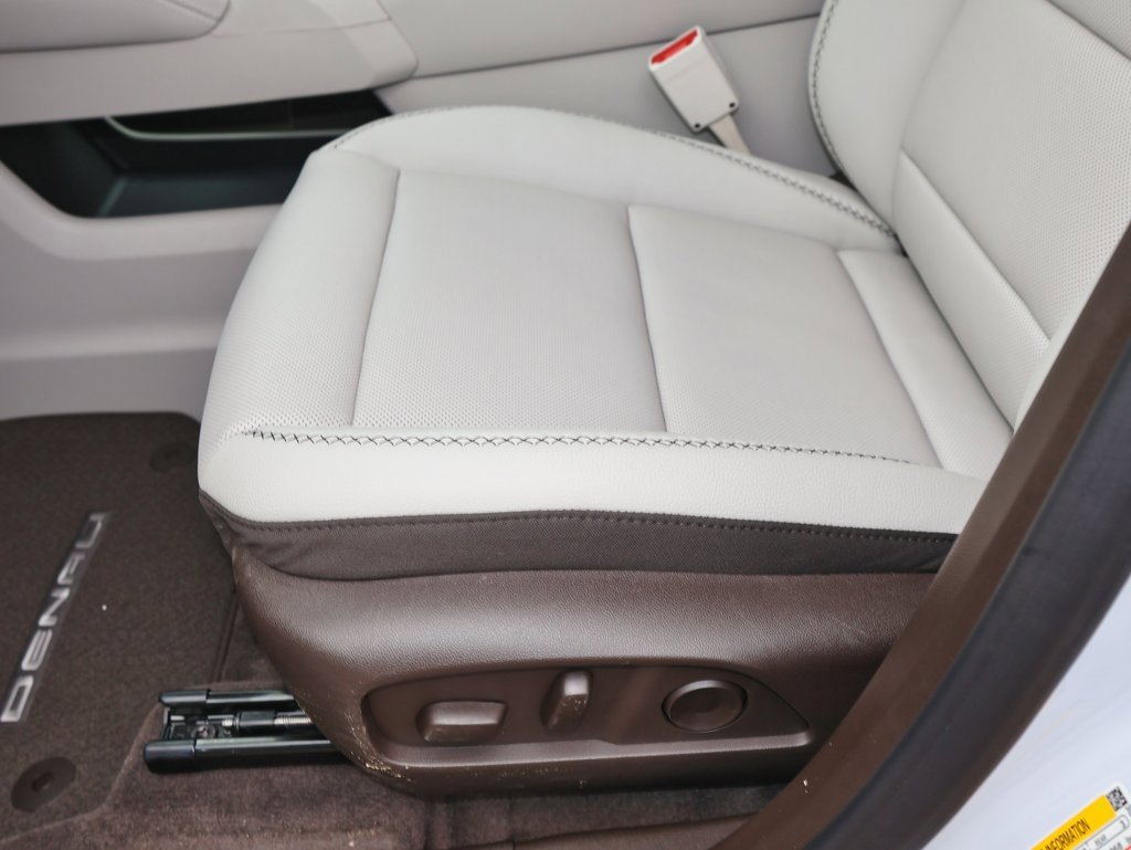 New 2026 GMC Terrain Denali w/ LPO, Floor Liner Package image 8