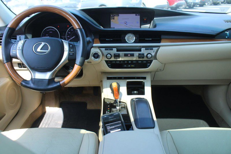 Used 2015 Lexus ES 300h w/ Navigation System Package FWD image 11