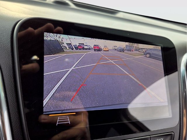 Used 2020 Chevrolet Equinox Premier w/ Premier Redline Edition FWD image 23