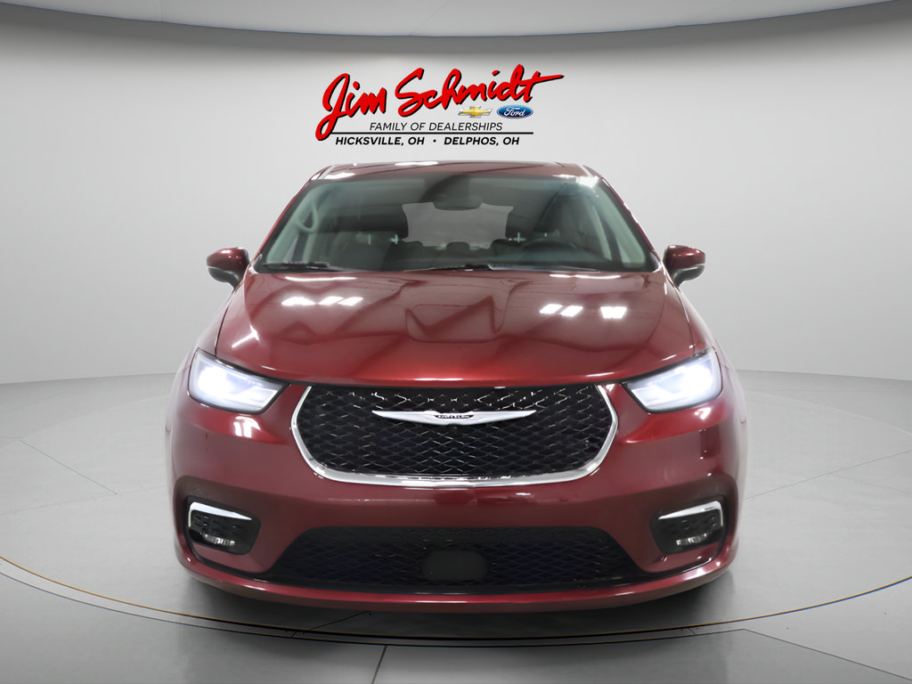 Used 2023 Chrysler Pacifica Touring-L FWD image 3