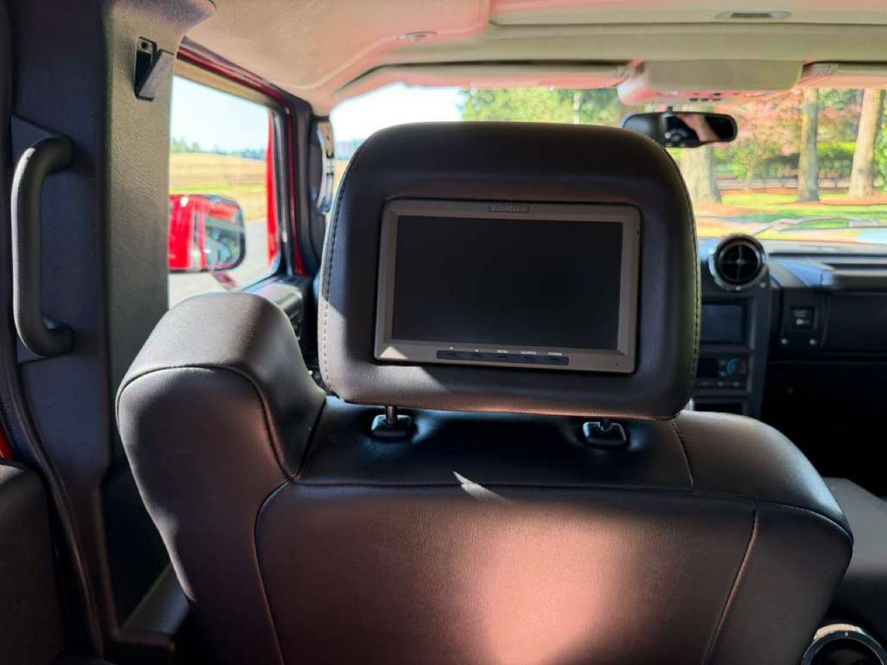 Used 2005 HUMMER H2 SUT w/ Preferred Equipment Group AWD/4WD image 28