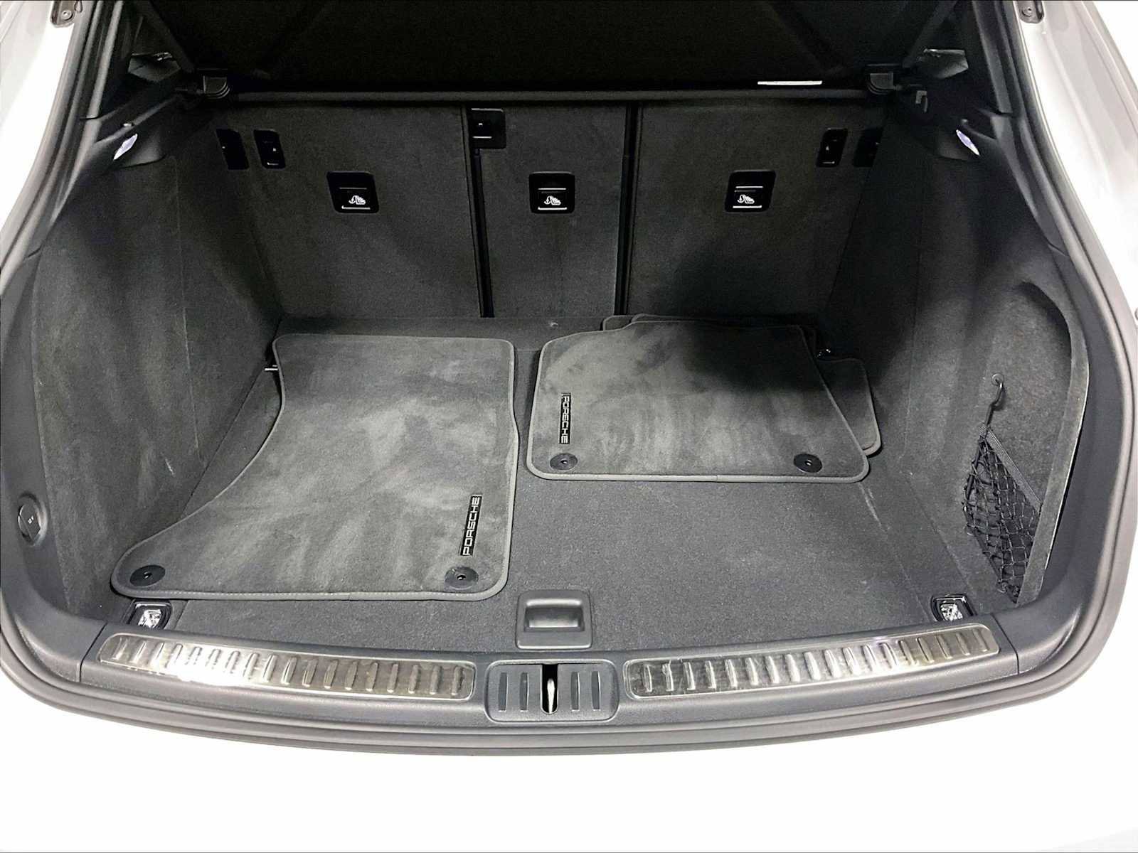 Used 2025 Porsche Macan image 38