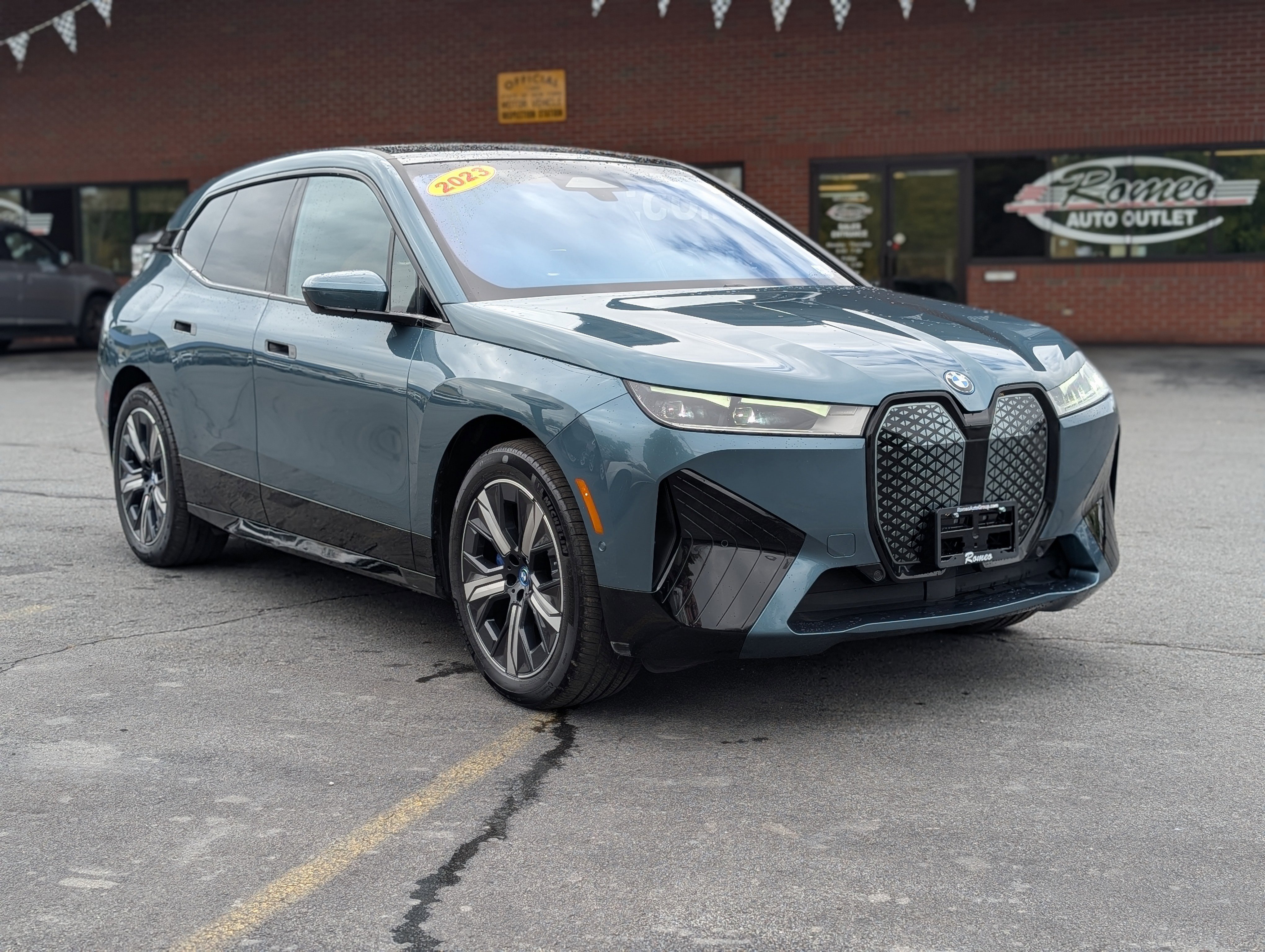 Used 2023 BMW iX xDrive50 w/ Sport Package image 13