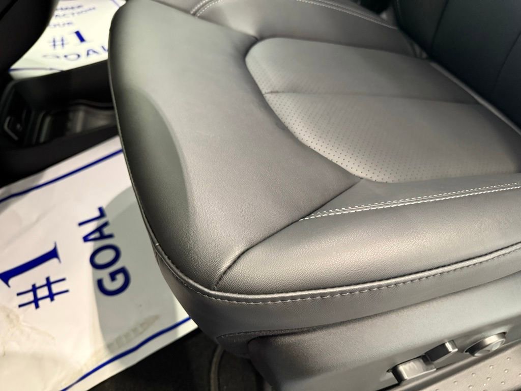 New 2026 Chrysler Pacifica Select image 24