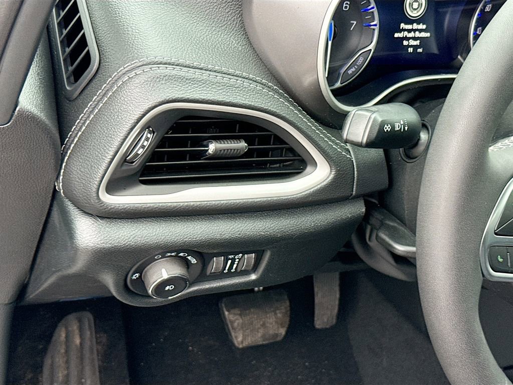 New 2026 Chrysler Pacifica Select FWD image 10