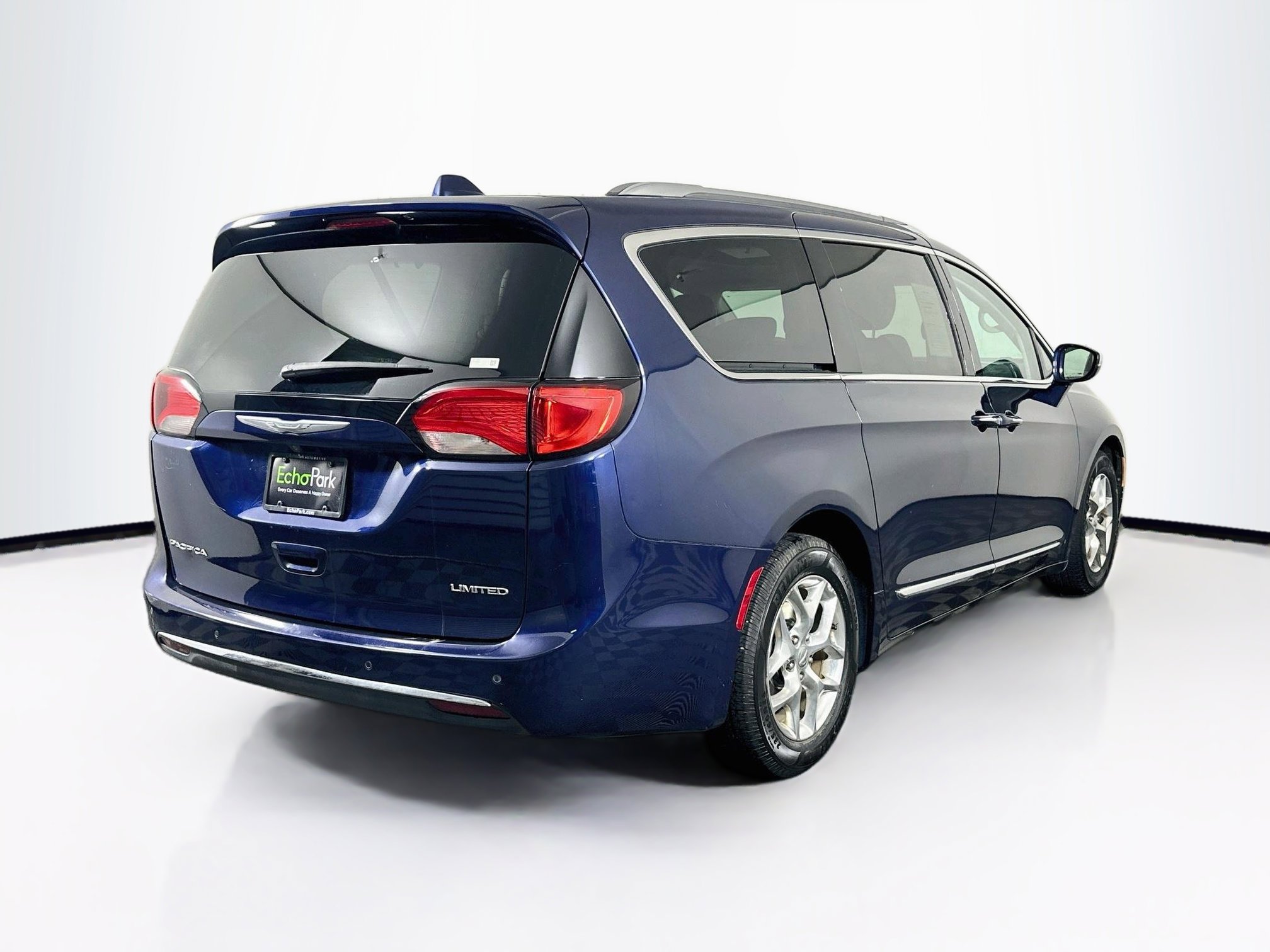 Used 2017 Chrysler Pacifica Limited FWD image 9