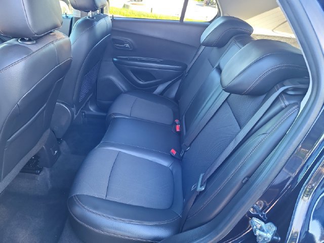 Used 2022 Chevrolet Trax LT w/ LT Convenience Package FWD image 13
