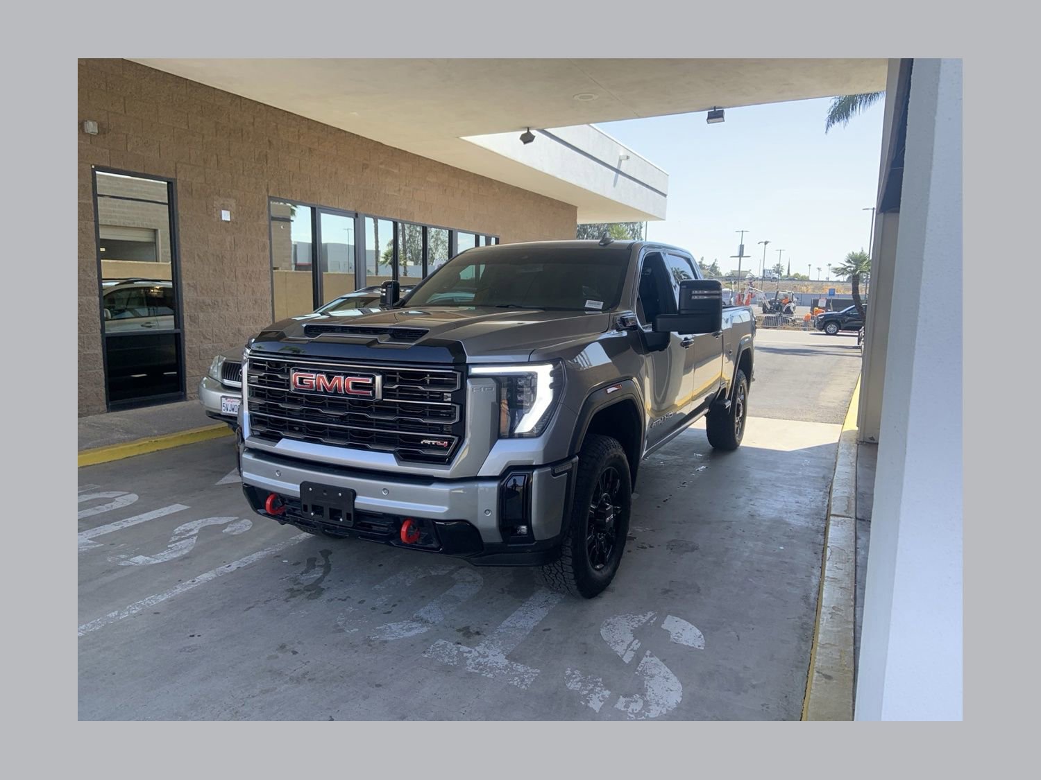 Used 2025 GMC Sierra 2500 AT4 AWD/4WD image 1