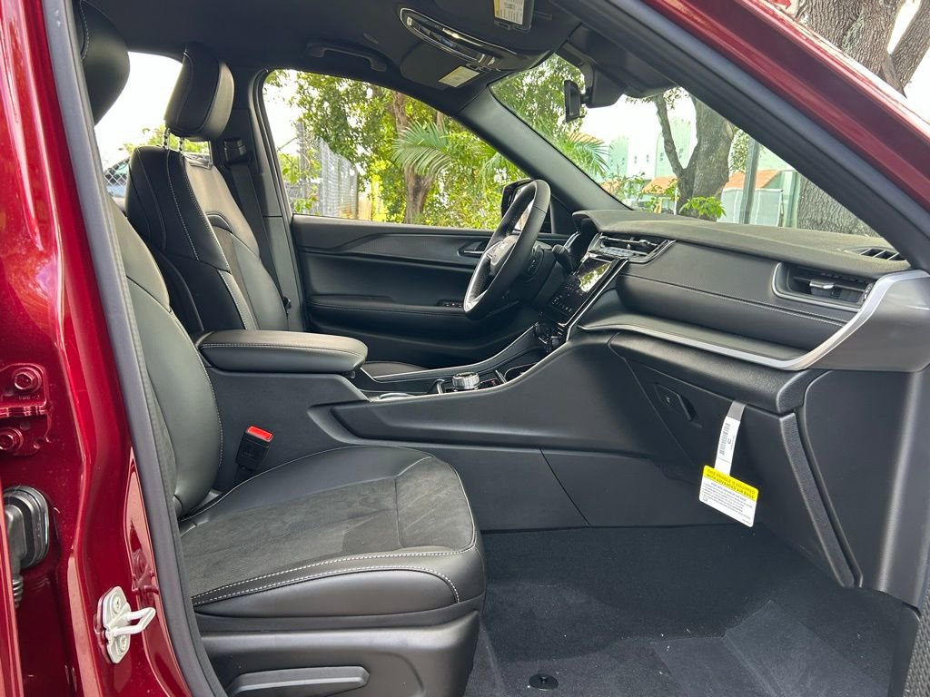 New 2025 Jeep Grand Cherokee Altitude image 29