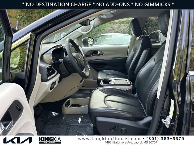 Used 2023 Chrysler Pacifica Touring-L FWD image 21