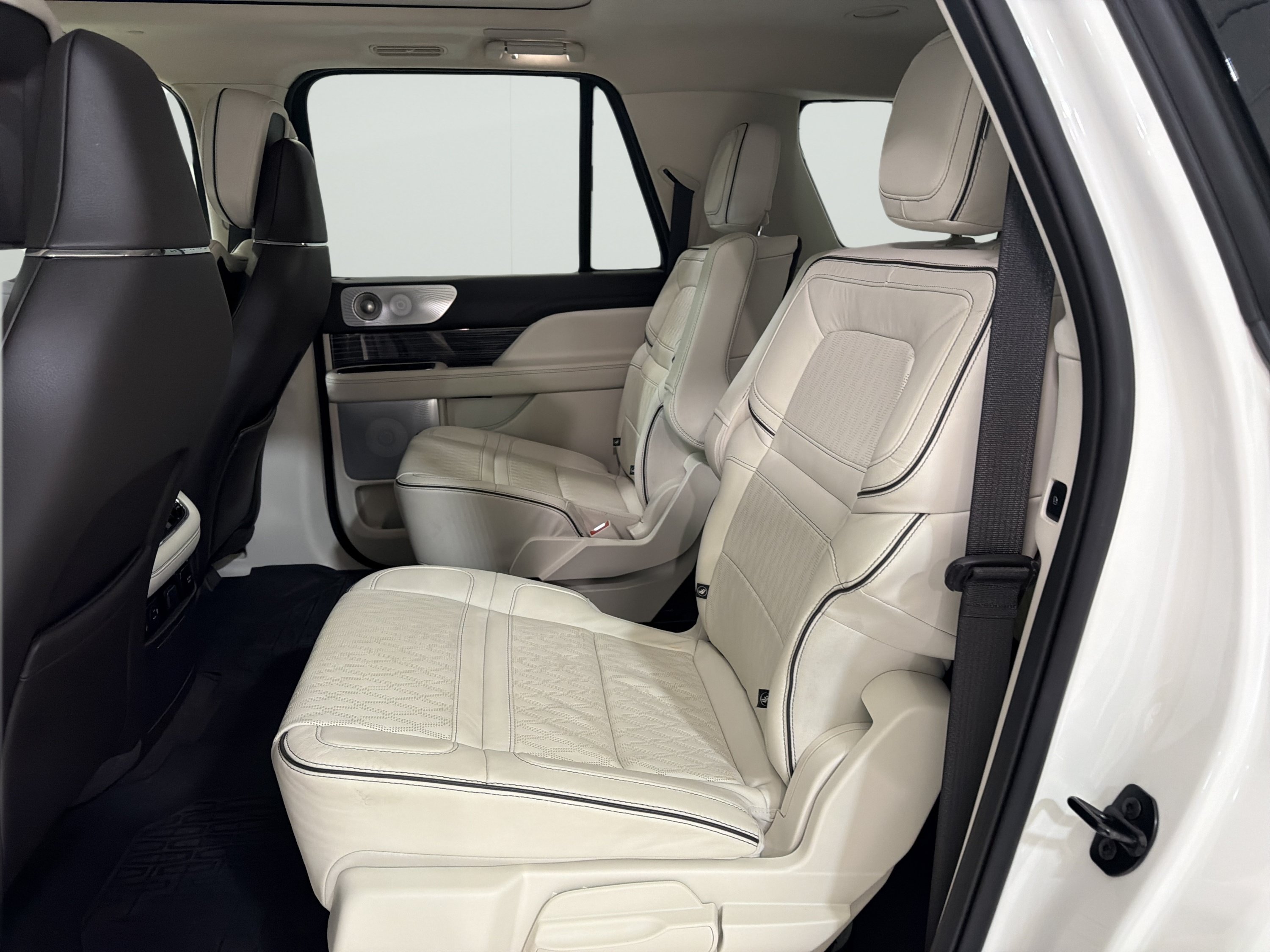 Used 2023 Lincoln Navigator L Black Label AWD/4WD image 10