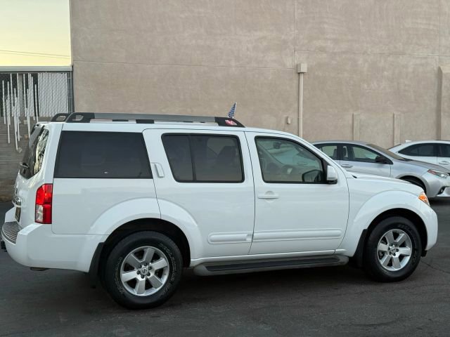 Used 2011 Nissan Pathfinder SV image 6