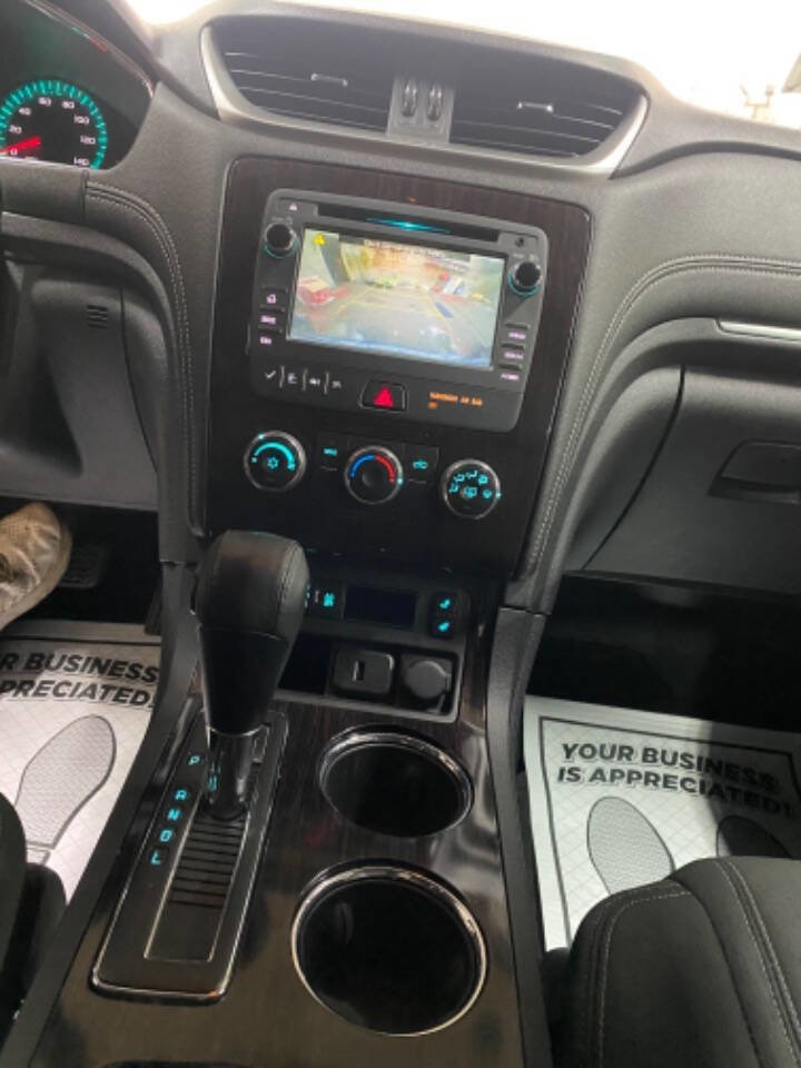 Used 2017 Chevrolet Traverse LT w/ Style and Technology Package image 14