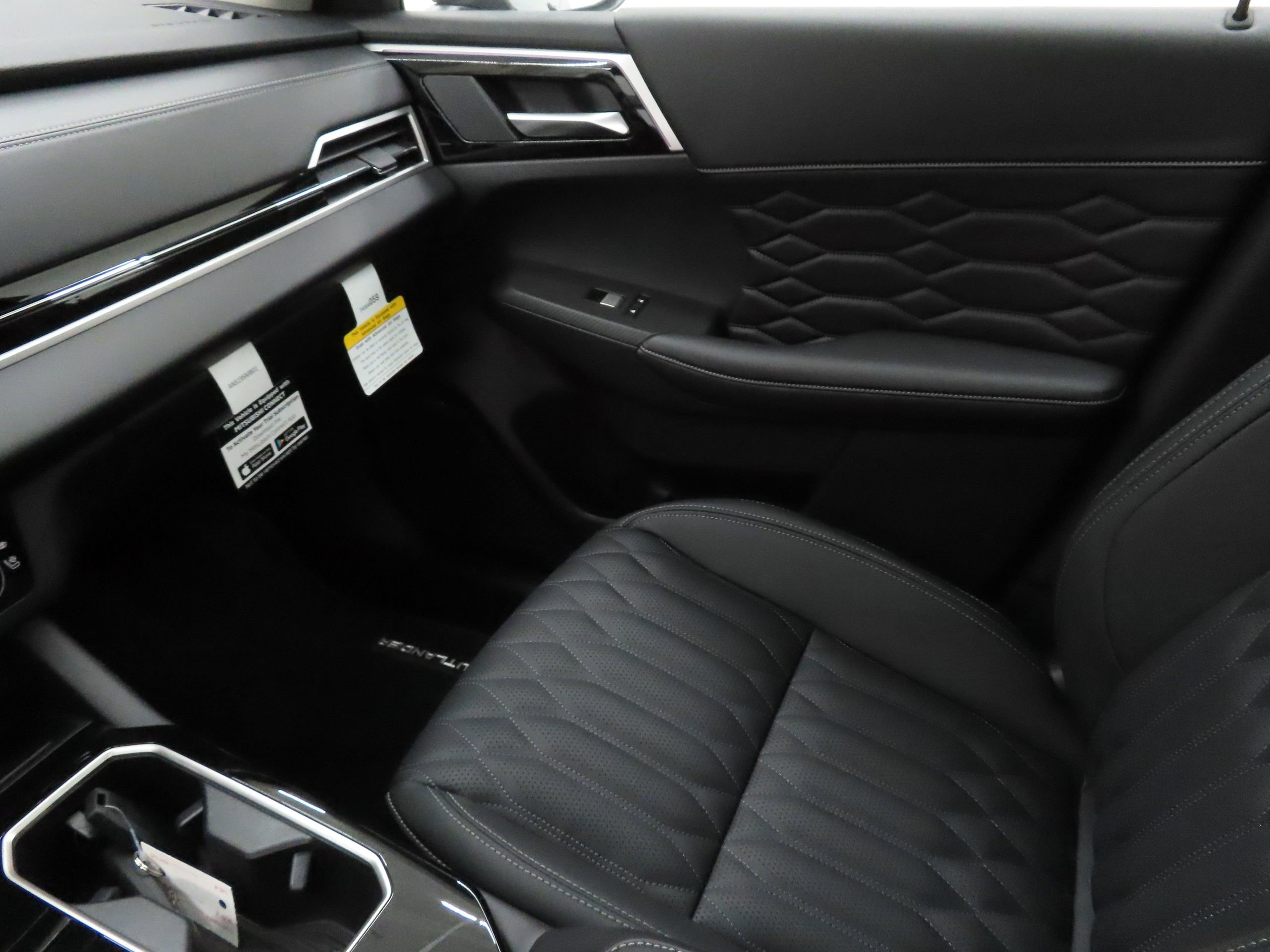 New 2026 Mitsubishi Outlander SEL image 19