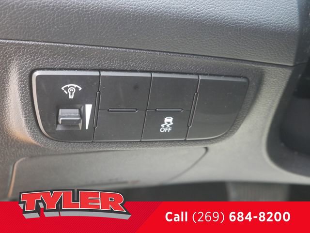 Used 2017 Hyundai Veloster Value Edition FWD image 23