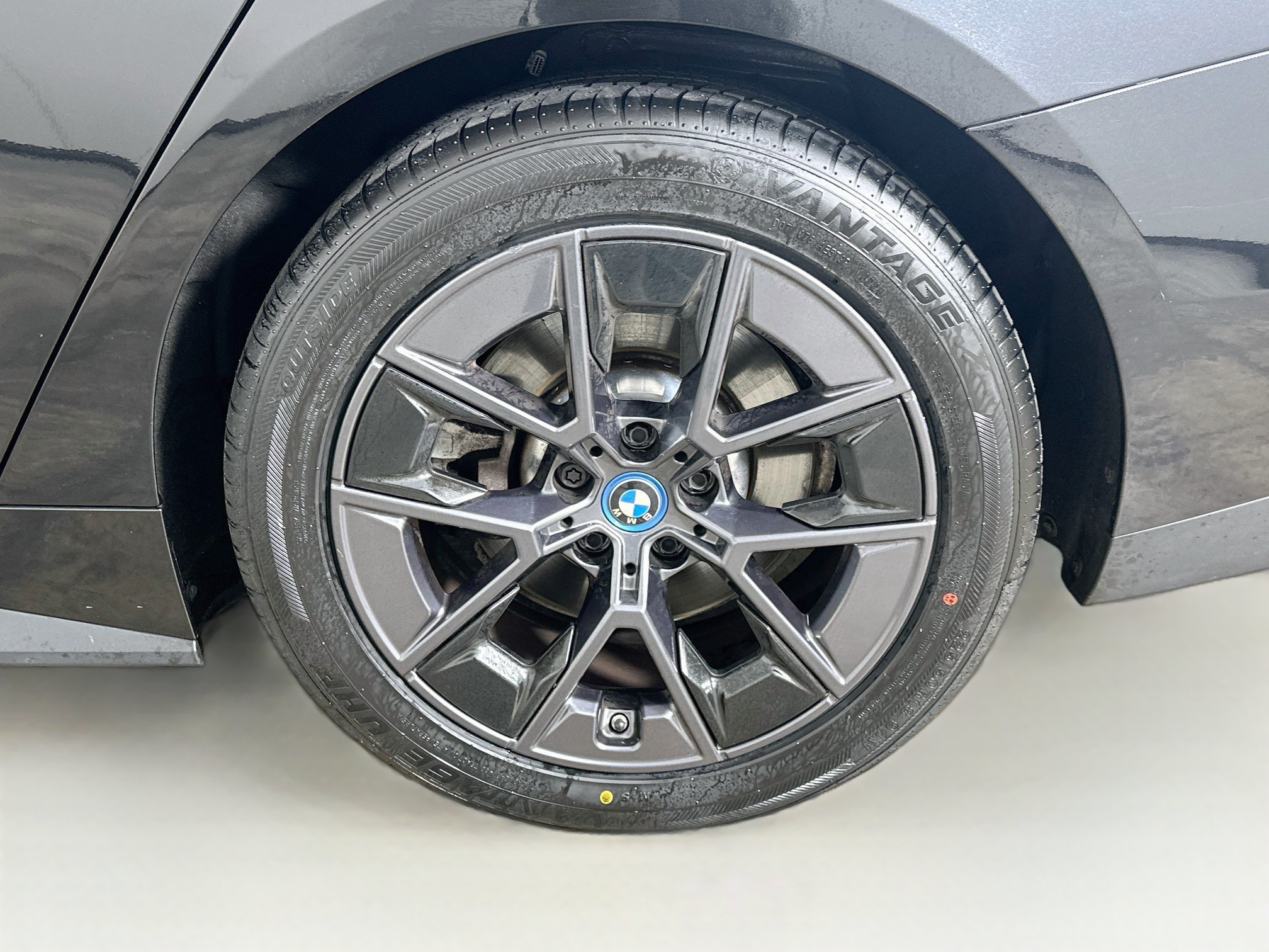 Used 2023 BMW i4 eDrive35 w/ Premium Package RWD image 11