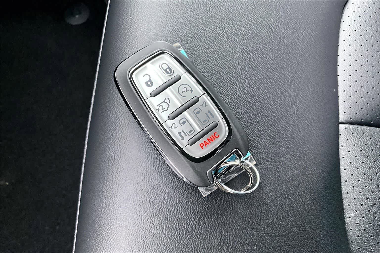 New 2026 Chrysler Pacifica Select AWD/4WD image 20