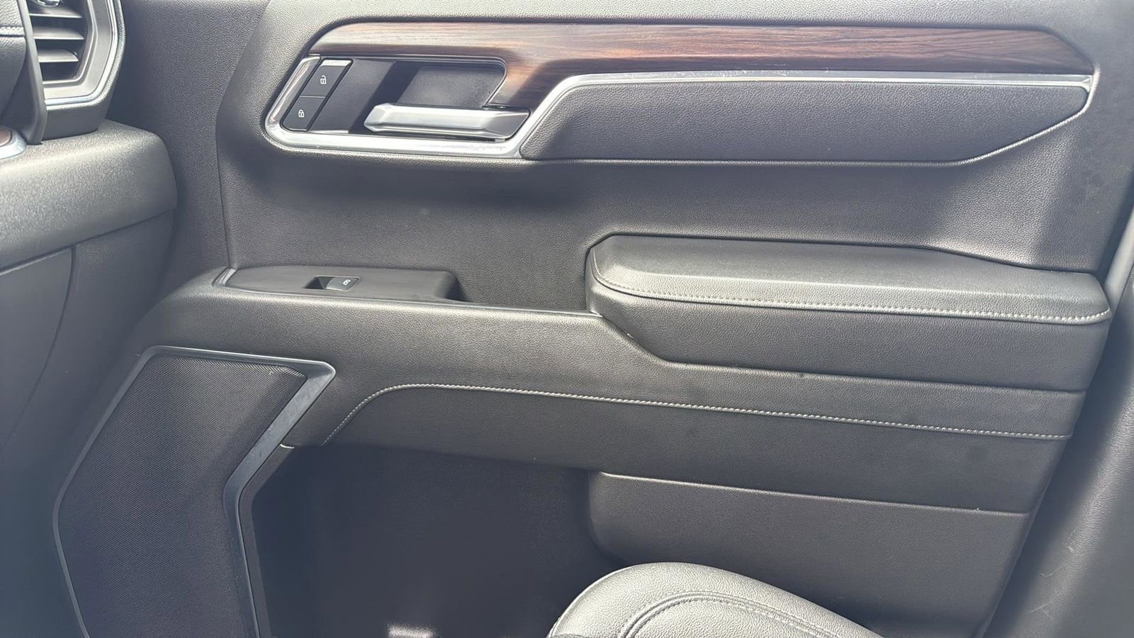 Used 2025 GMC Sierra 1500 SLT image 24