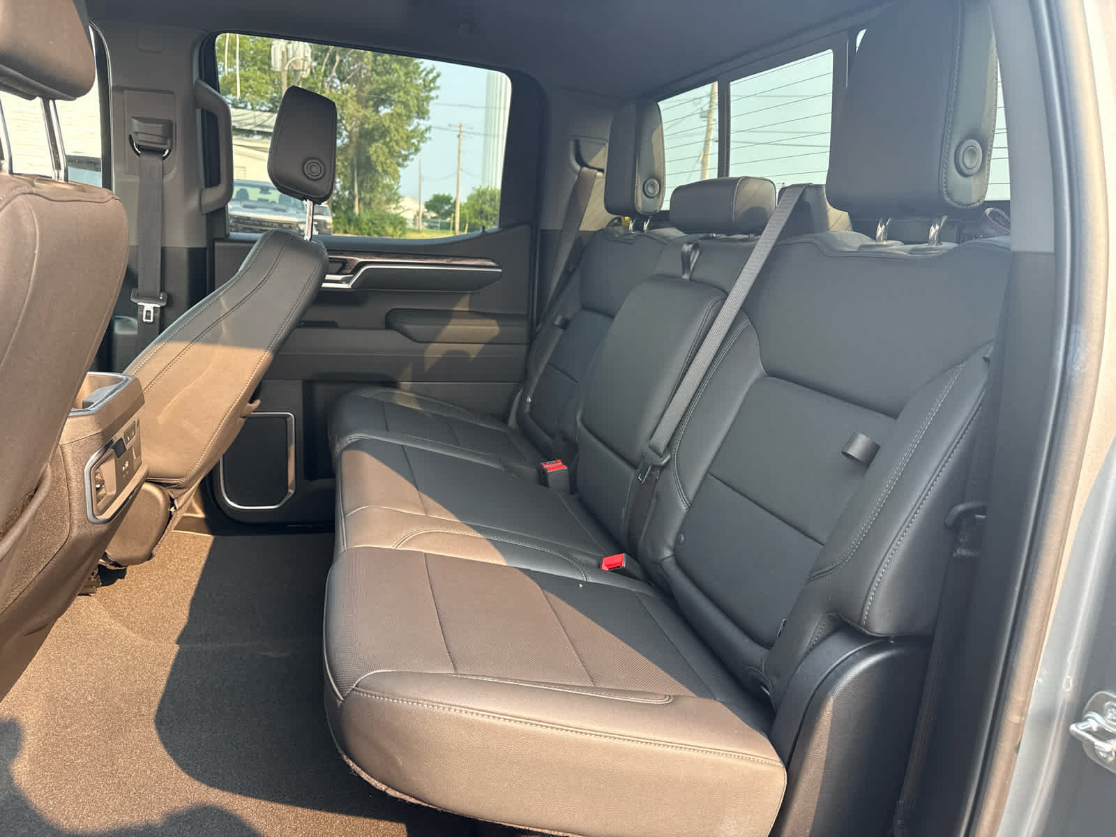 Certified 2025 Chevrolet Silverado 1500 LTZ AWD/4WD image 23