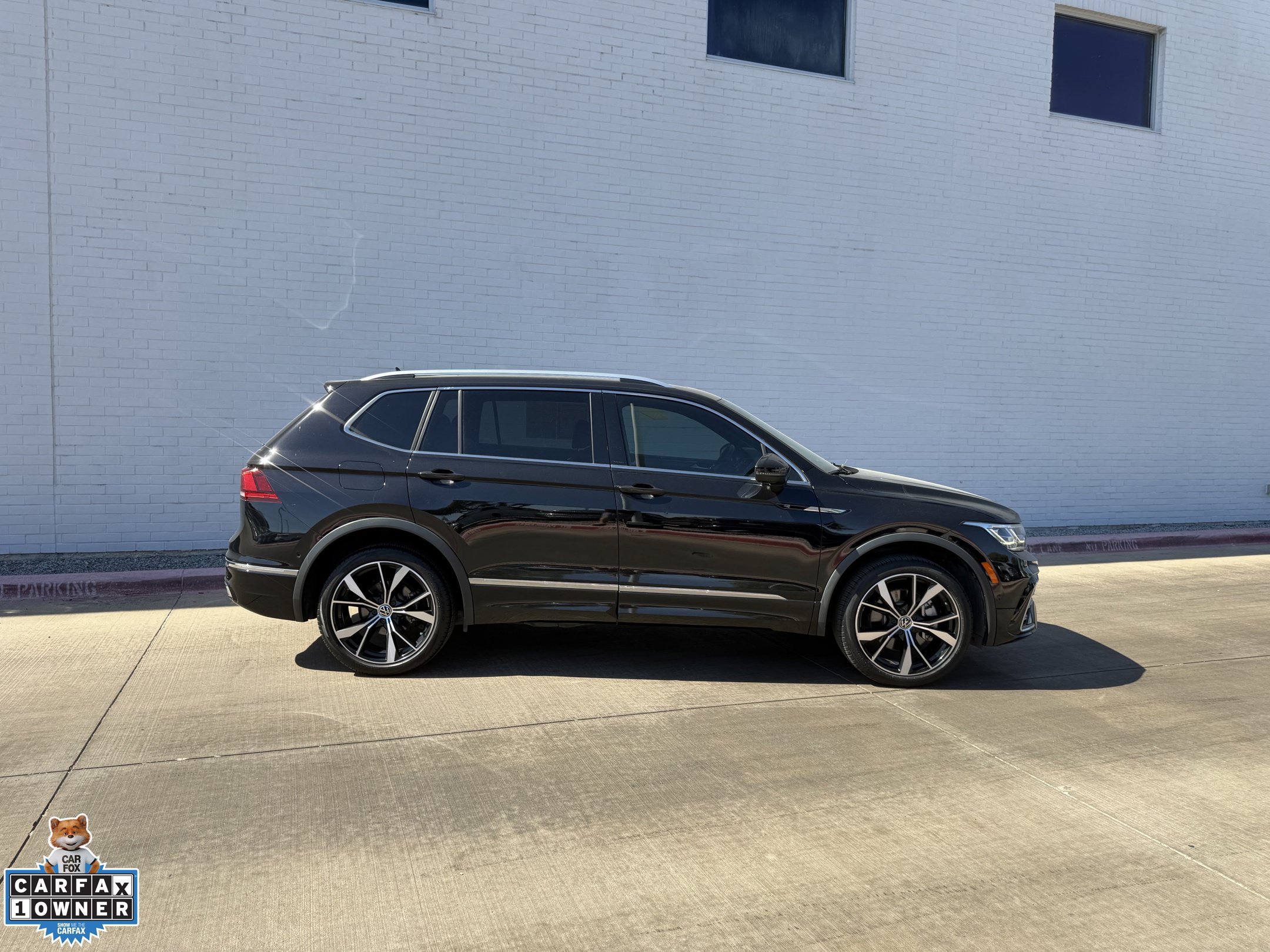 Used 2024 Volkswagen Tiguan SEL R-Line AWD/4WD image 3