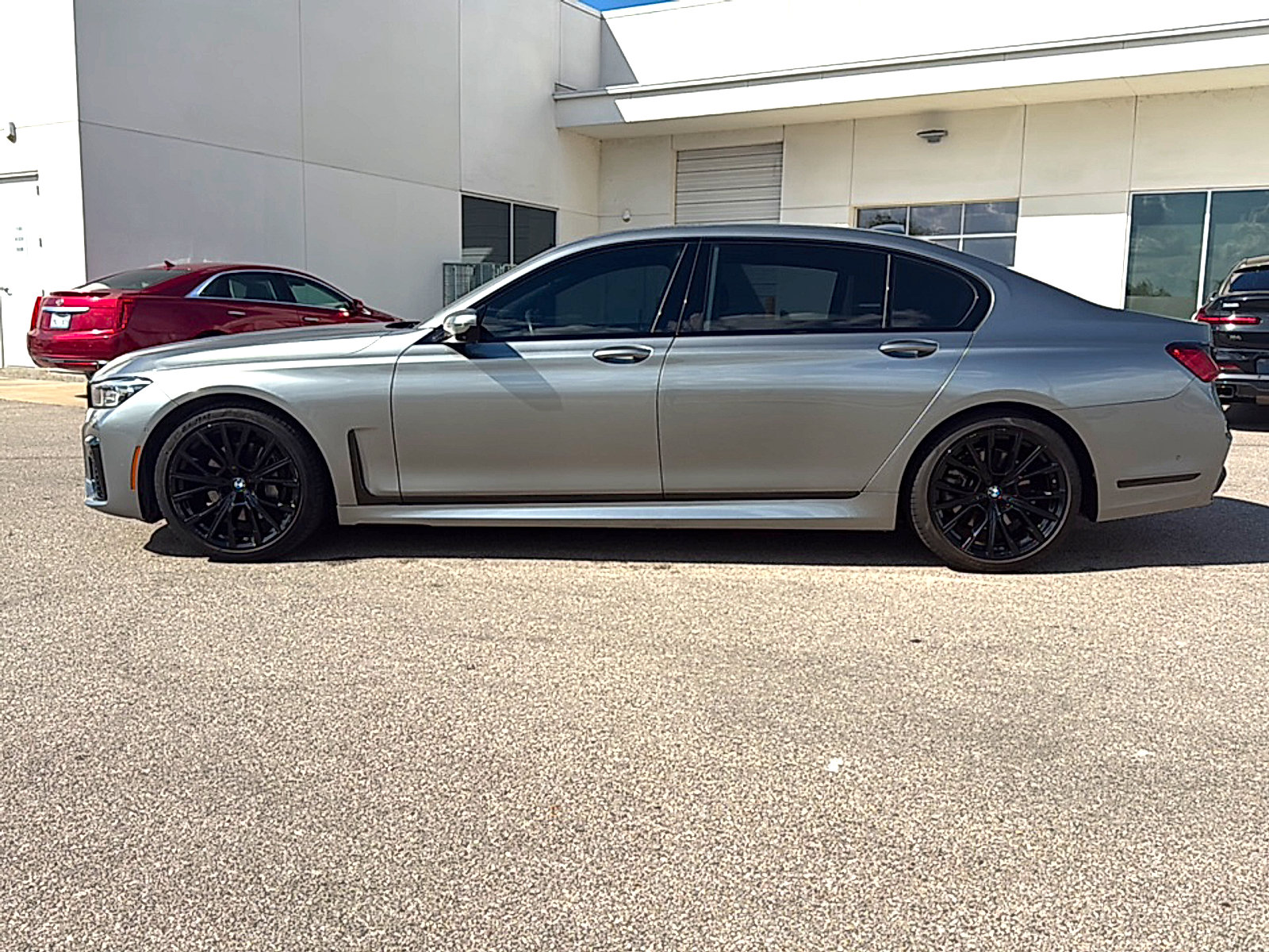Used 2022 BMW 740i w/ M Sport Package RWD image 4