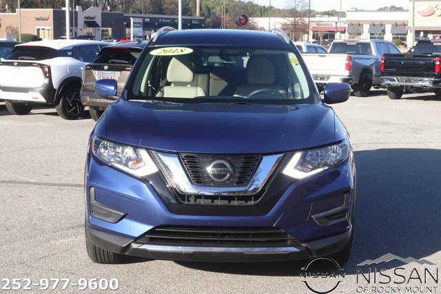 Used 2018 Nissan Rogue SV image 2