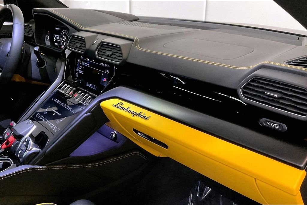 Used 2024 Lamborghini Urus S AWD/4WD image 13